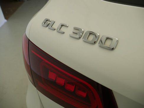 Used 2022 Mercedes-Benz GLC 300 4MATIC image 13