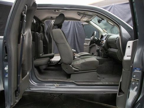 Used 2020 Nissan Frontier SV image 30