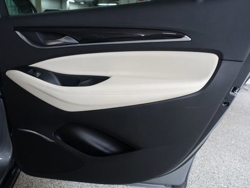 Used 2024 Buick Enclave Essence image 23