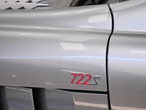 Used 2009 Mercedes-Benz SLR image 18