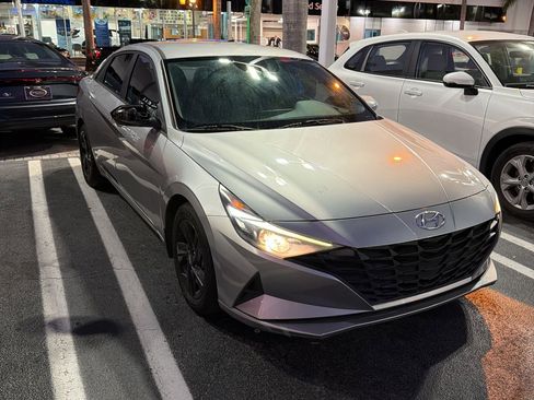 Used 2022 Hyundai Elantra SEL image 5