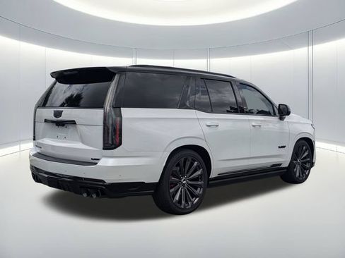 Used 2025 Cadillac Escalade V AWD/4WD image 6