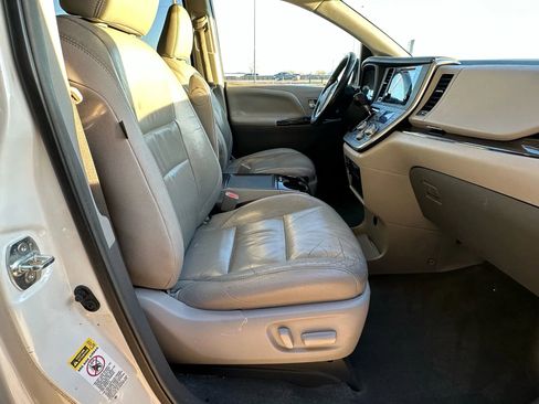 Used 2015 Toyota Sienna XLE image 15