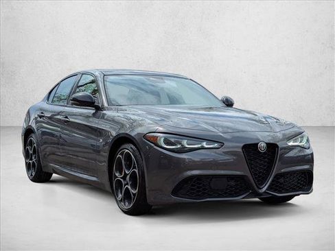 Used 2024 Alfa Romeo Giulia Veloce AWD/4WD image 3