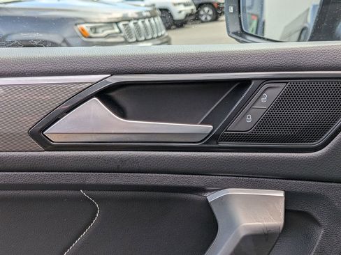 Used 2024 Volkswagen Tiguan SE R-Line image 12