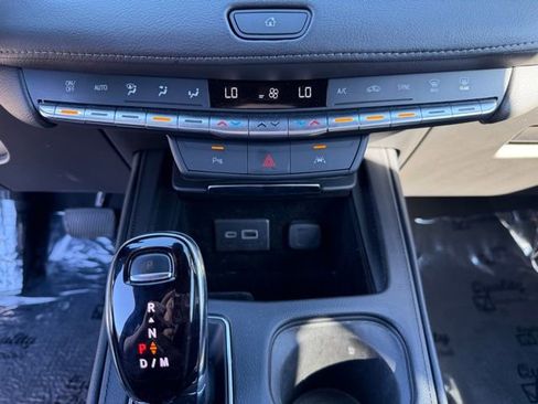Used 2023 Cadillac XT4 Premium Luxury image 17