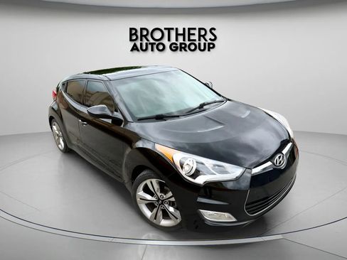 Used 2013 Hyundai Veloster w/ Style Pkg image 1