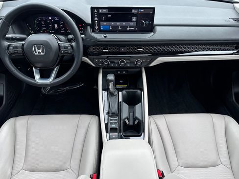 Used 2023 Honda Accord Touring image 10