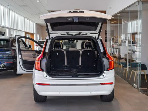 Used 2025 Volvo XC90 B5 Plus w/ Protection Package Premier image 32