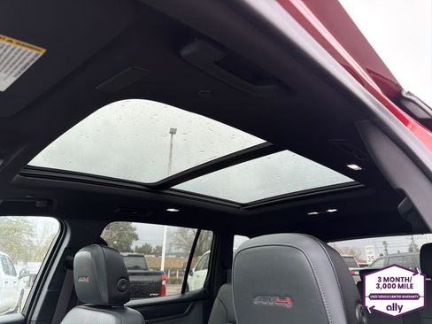 Used 2024 GMC Acadia AT4 w/ Luxury Package image 16