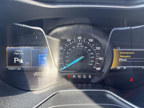 Used 2017 Ford Fusion SE w/ Fusion SE Technology Package image 9