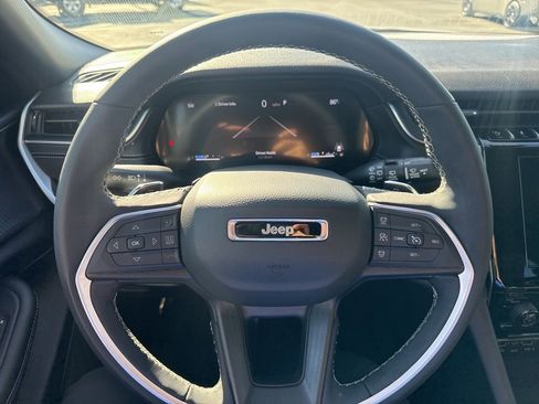 Certified 2024 Jeep Grand Cherokee Altitude image 18