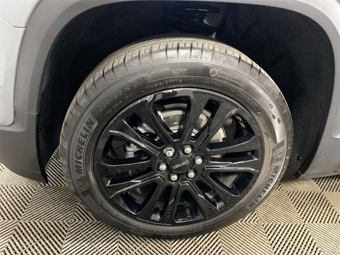 Used 2023 GMC Acadia SLE w/ Driver Convenience Package image 10