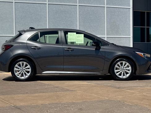 Used 2026 Toyota Corolla SE FWD image 3