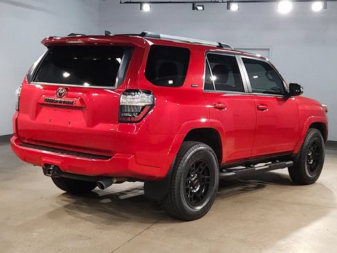 Used 2022 Toyota 4Runner SR5 Premium w/ Moonroof Package AWD/4WD image 7