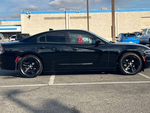 Used 2017 Dodge Charger SXT image 8