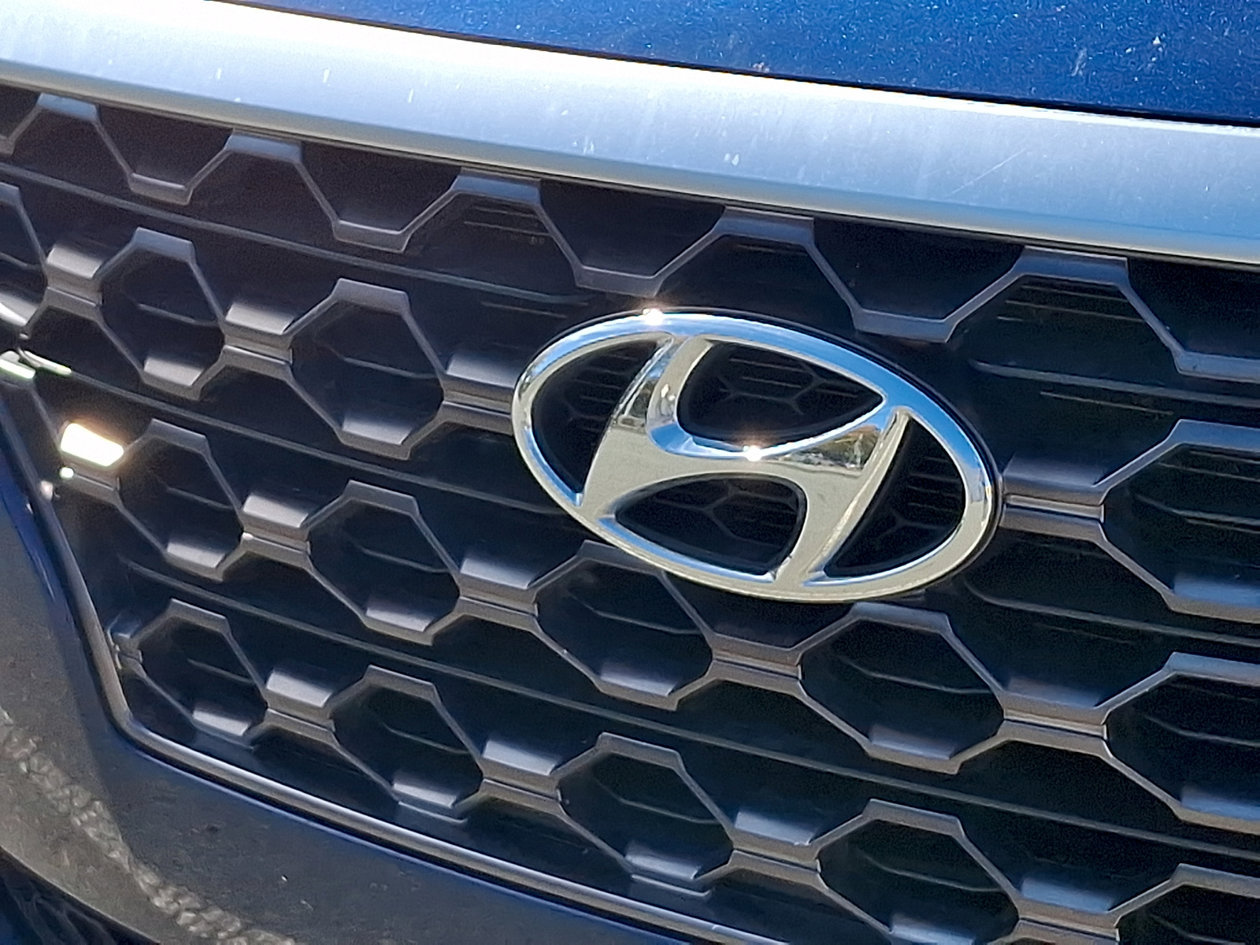 Used 2019 Hyundai Santa Fe SEL FWD image 3