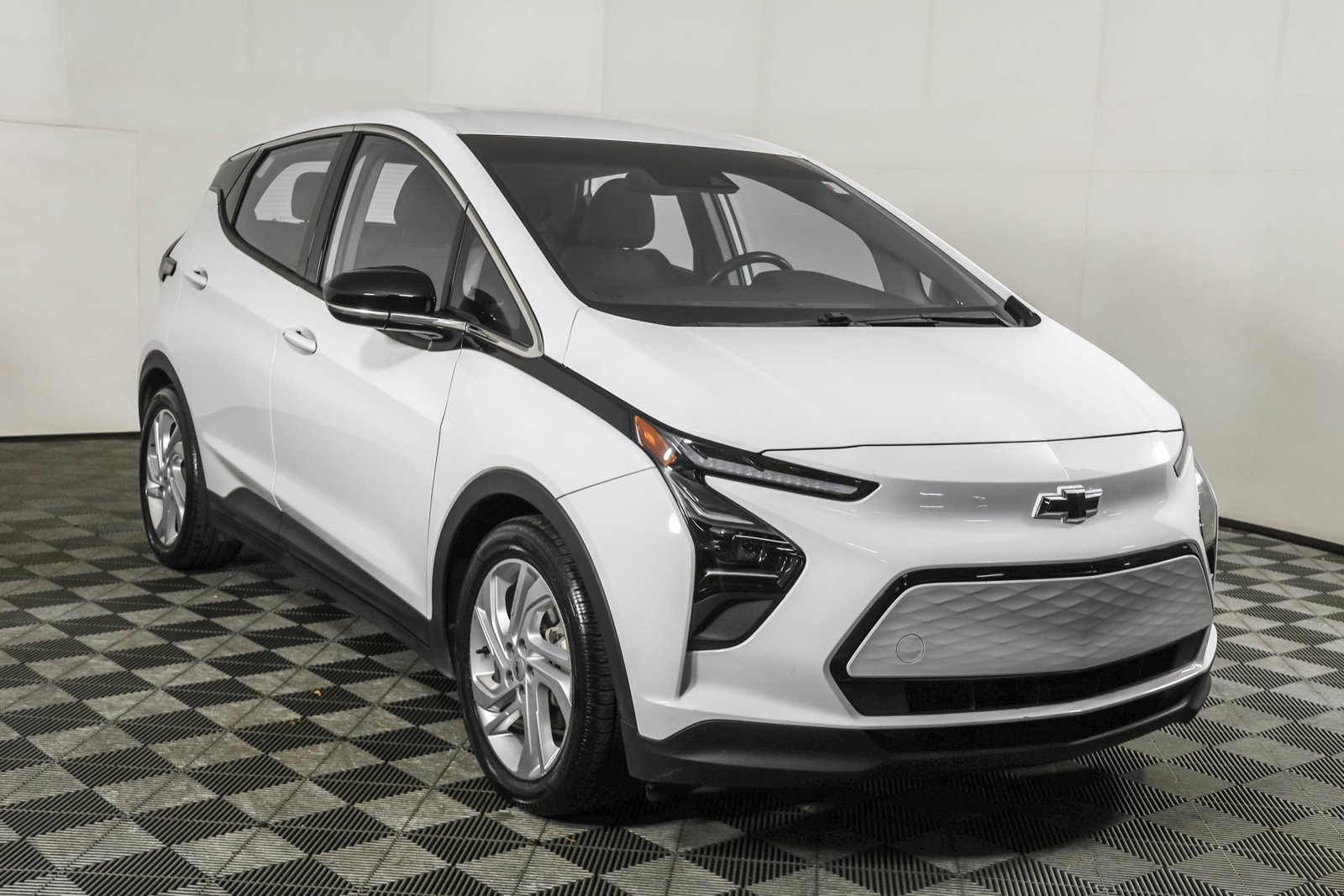Used 2023 Chevrolet Bolt LT w/ Driver Confidence Package FWD image 11