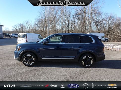 Used 2024 Kia Telluride EX image 3