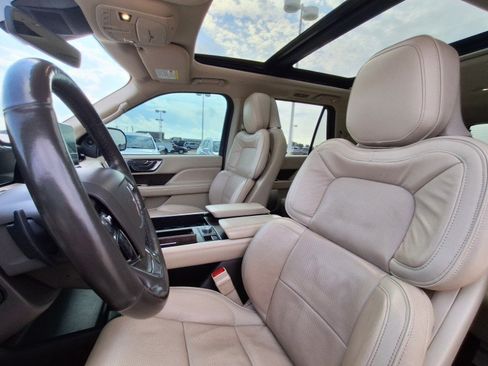 Used 2019 Lincoln Navigator L Reserve AWD/4WD image 11