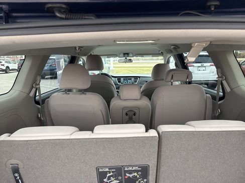 Used 2021 Kia Sedona LX FWD image 9