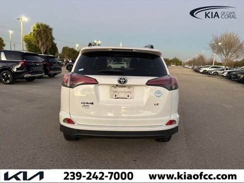 Used 2018 Toyota RAV4 LE image 5