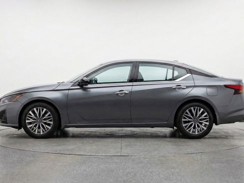 Used 2025 Nissan Altima 2.5 SV image 5