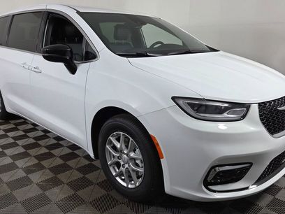New 2026 Chrysler Pacifica Select