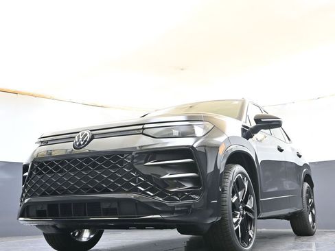 New 2026 Volkswagen Tiguan SE R-Line image 35