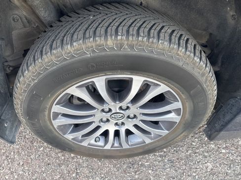 Used 2020 Toyota Sienna XLE w/ XLE Navigation Package image 14