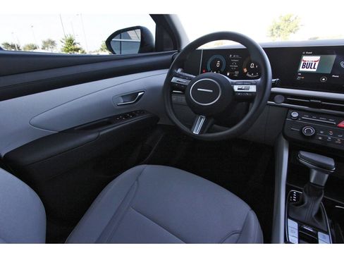 Used 2025 Hyundai Tucson SE FWD image 11