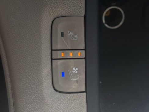 Used 2019 GMC Acadia Denali w/ Technology Package FWD image 16