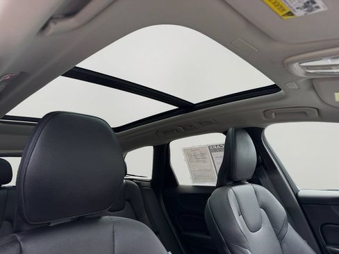Certified 2024 Volvo XC60 B5 Plus w/ Protection Package Premier AWD/4WD image 7