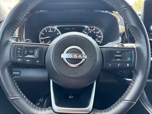 Used 2025 Nissan Pathfinder SV FWD image 30