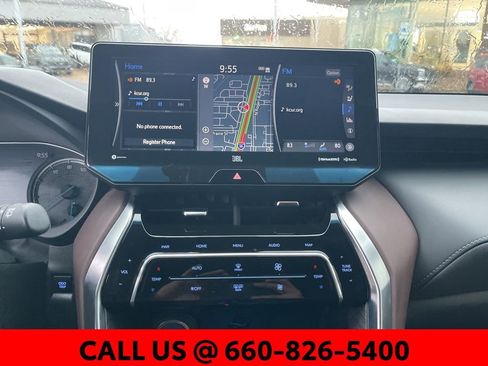 Used 2022 Toyota Venza Limited image 9