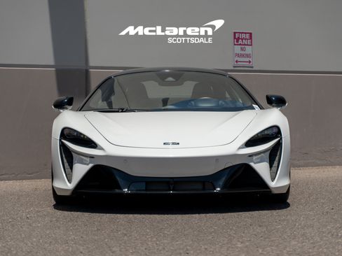 Used 2023 McLaren Artura RWD image 10