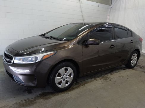 Used 2017 Kia Forte LX w/ LX Popular Package image 2