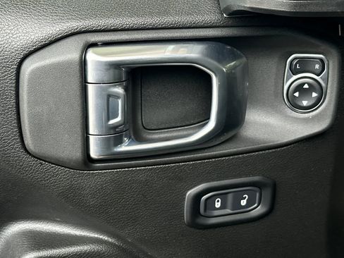 Used 2025 Jeep Wrangler Sport AWD/4WD image 13