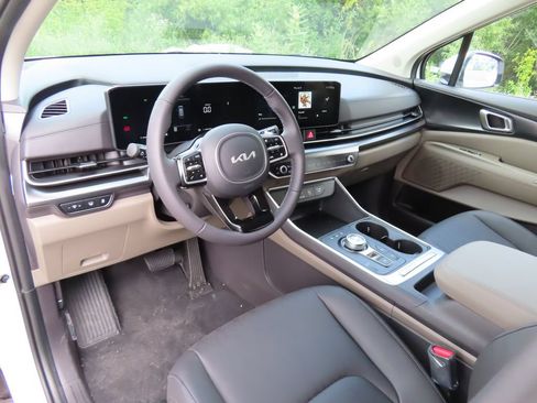 New 2026 Kia Carnival LXS FWD image 19