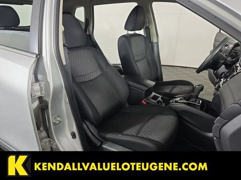 Used 2018 Nissan Rogue S AWD/4WD image 26