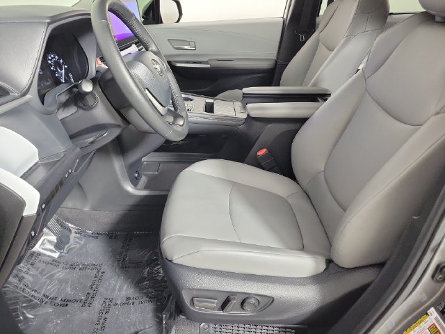 Used 2026 Toyota Sienna XLE FWD image 19