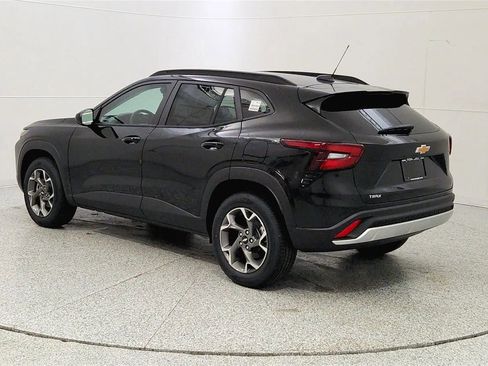 New 2026 Chevrolet Trax LT w/ Driver Confidence Package FWD image 5