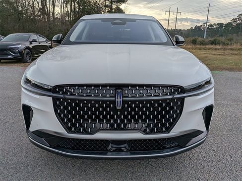 Used 2025 Lincoln Nautilus Premier image 9