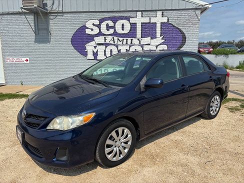 Used 2012 Toyota Corolla LE FWD image 1