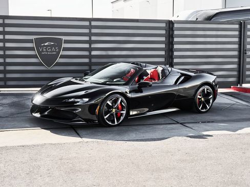 Used 2024 Ferrari SF90 Spider image 5