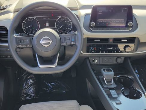 Used 2023 Nissan Rogue SV FWD image 6