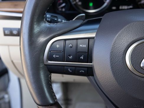 Used 2020 Lexus LX 570 4WD w/ Luxury Package image 34