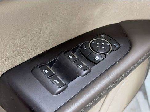 Used 2017 Lincoln MKX Select w/ Lincoln MKX Climate Package image 16