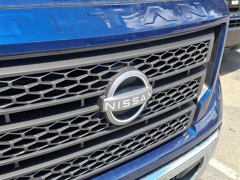 Used 2024 Nissan Titan SV w/ SV Convenience Package RWD image 4