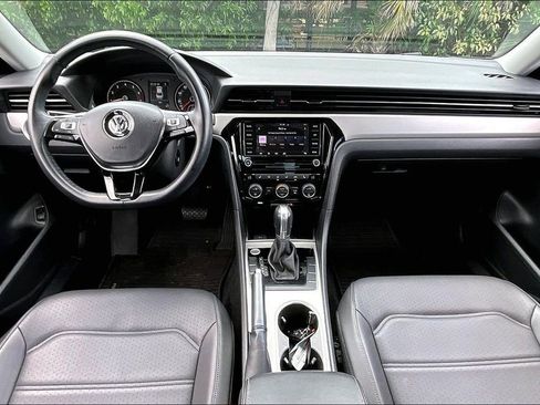 Certified 2020 Volkswagen Passat 2.0T SE FWD image 3
